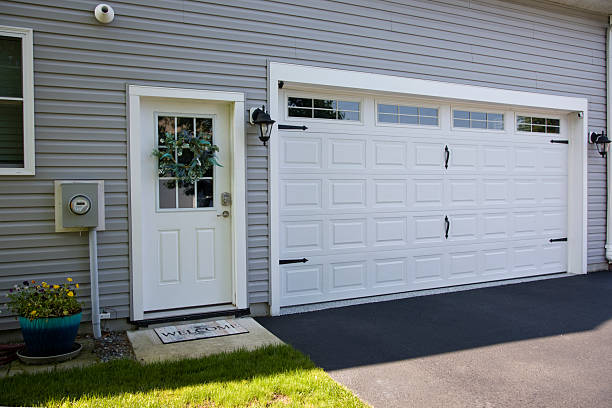24/7 Emergency Garage Door Panel Replacement experts in Amite County County, MS